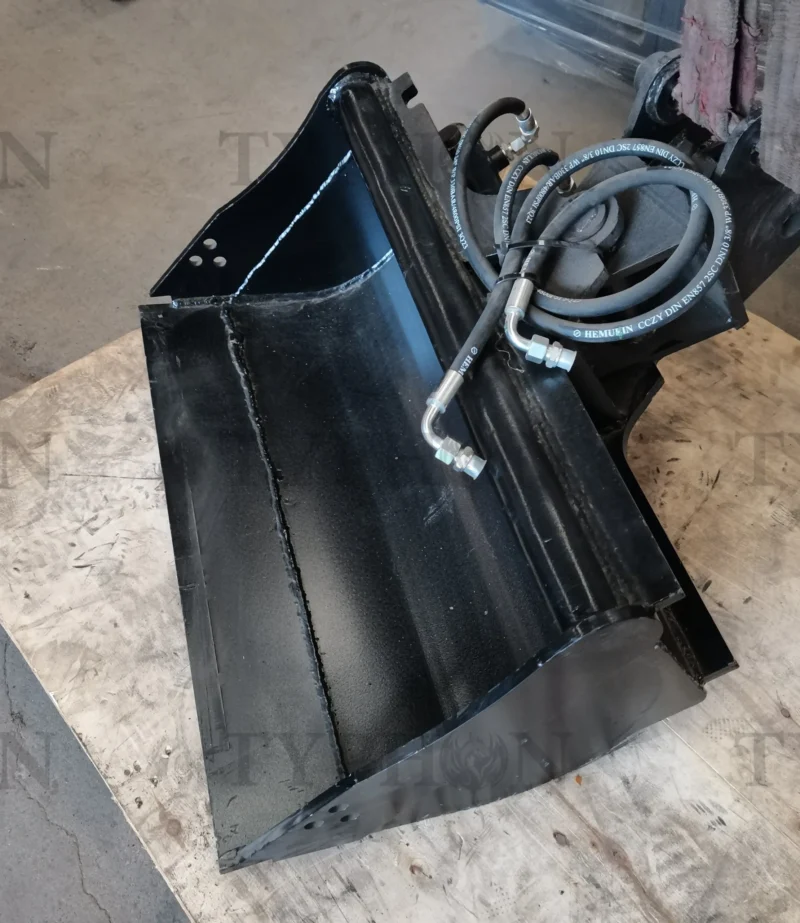 2.5 Ton Excavator Attachment Hydraulic Tilt Bucket 800mm Tilting Bucket 31 inch TERROR X2 PRO