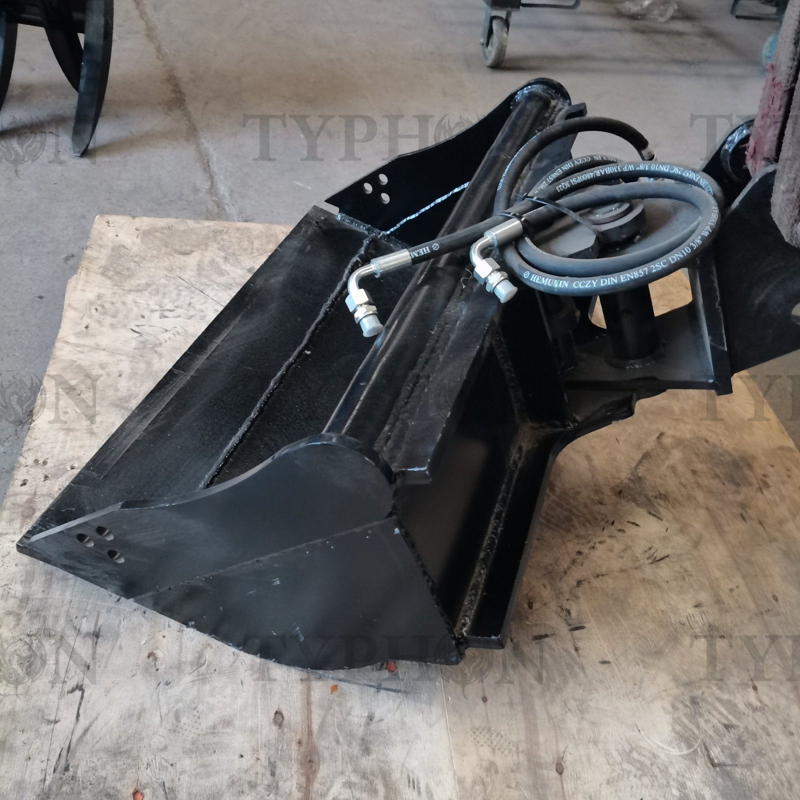 2.5 Ton Excavator Attachment Hydraulic Tilt Bucket 800mm Tilting Bucket 31 inch - Image 3