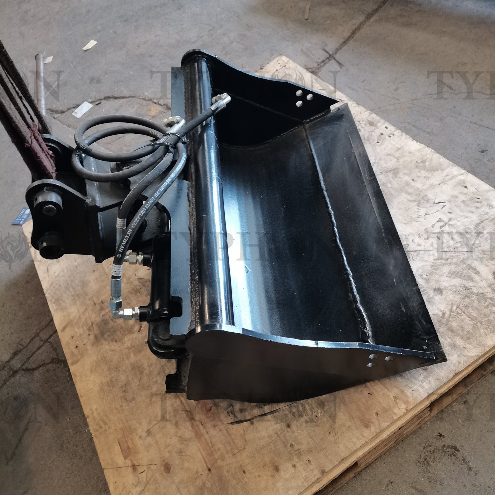 2.5 Ton Excavator Attachment Hydraulic Tilt Bucket 800mm Tilting Bucket 31 inch - Image 4