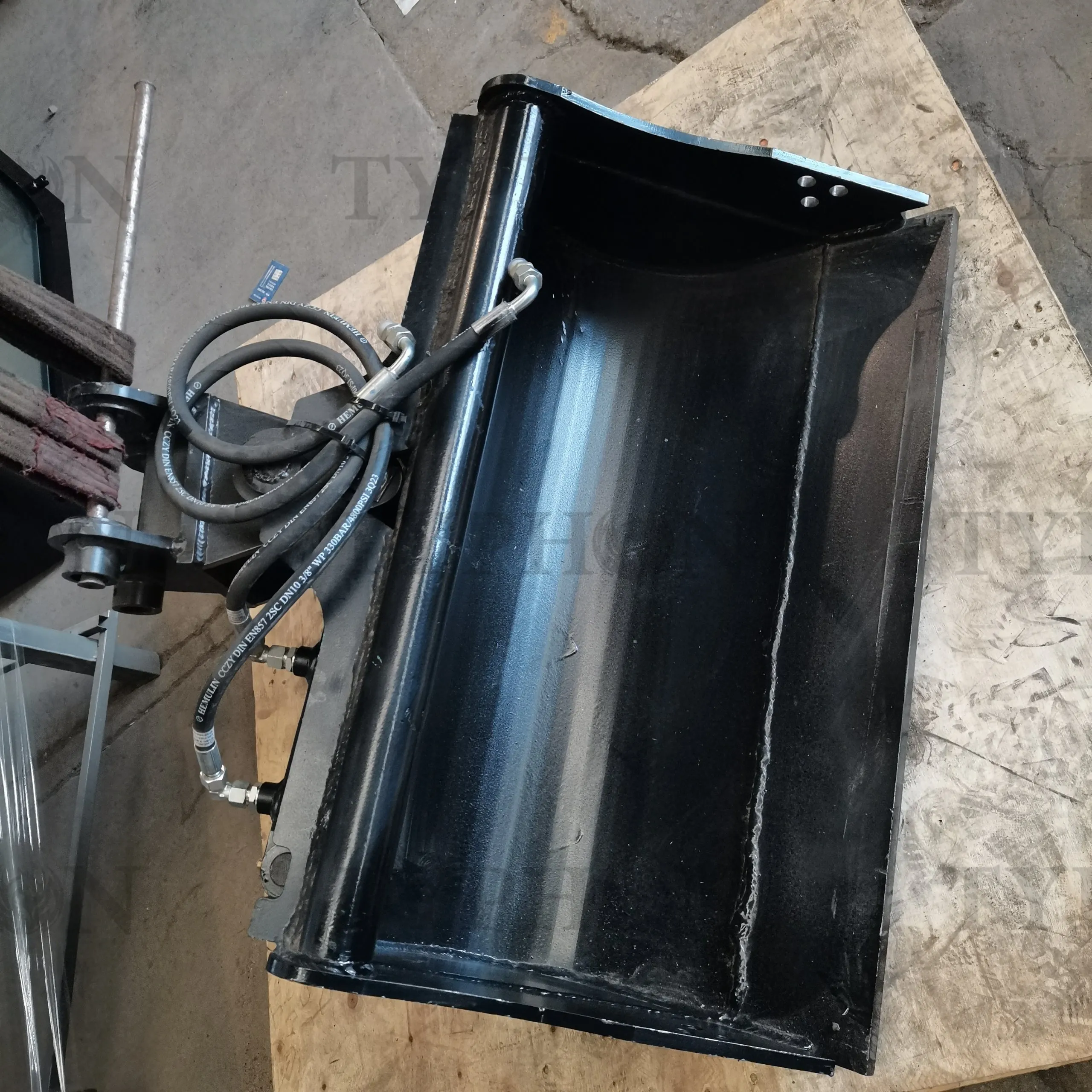 2.5 Ton Excavator Attachment Hydraulic Tilt Bucket 800mm Tilting Bucket 31 inch TERROR X2 PRO - Image 5