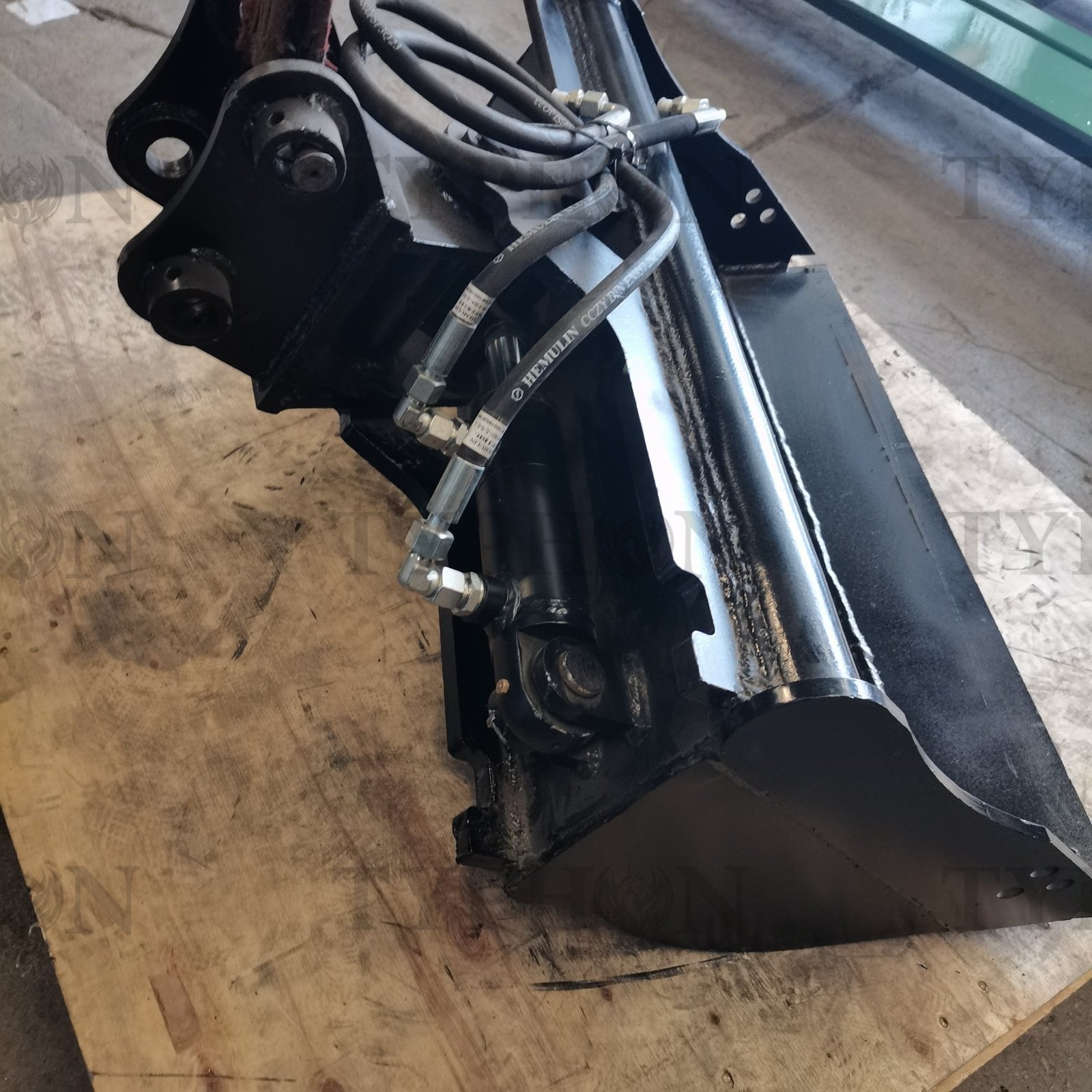 2.5 Ton Excavator Attachment Hydraulic Tilt Bucket 800mm Tilting Bucket 31 inch - Image 6