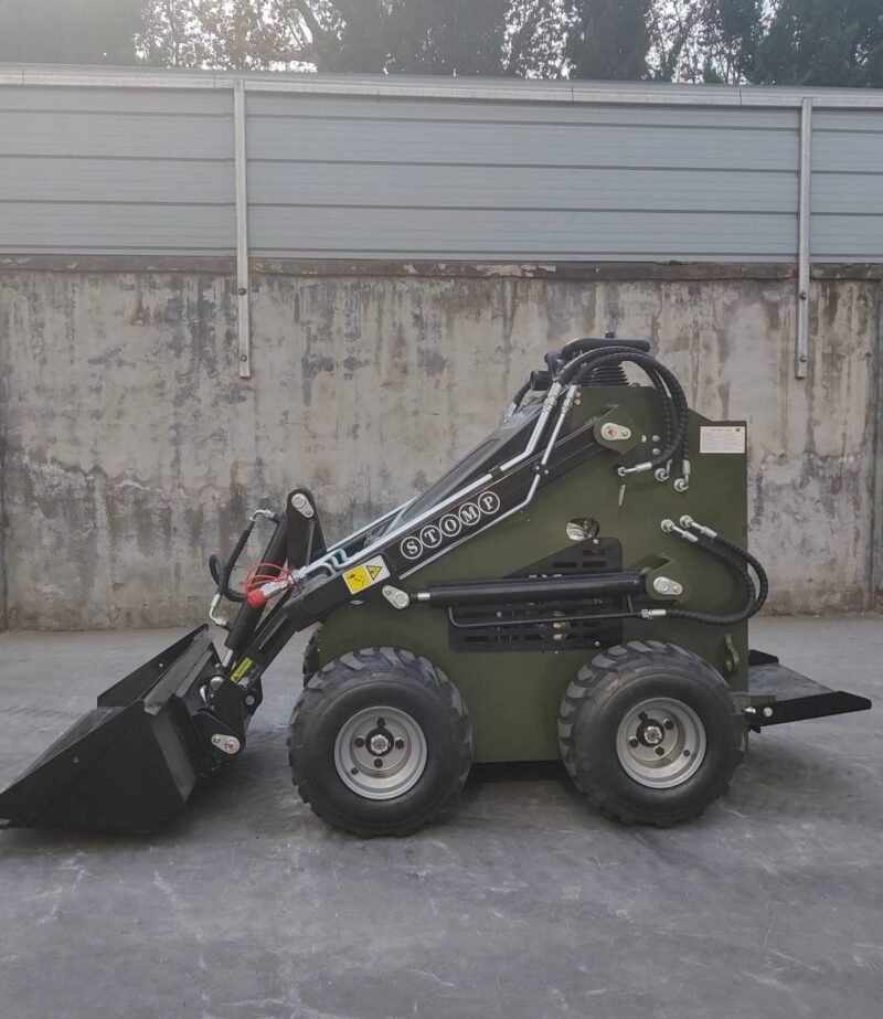 Skid Steer Loader Wheeled 22.1 HP Honda EPA Gasoline Engine for Gardens, Farming