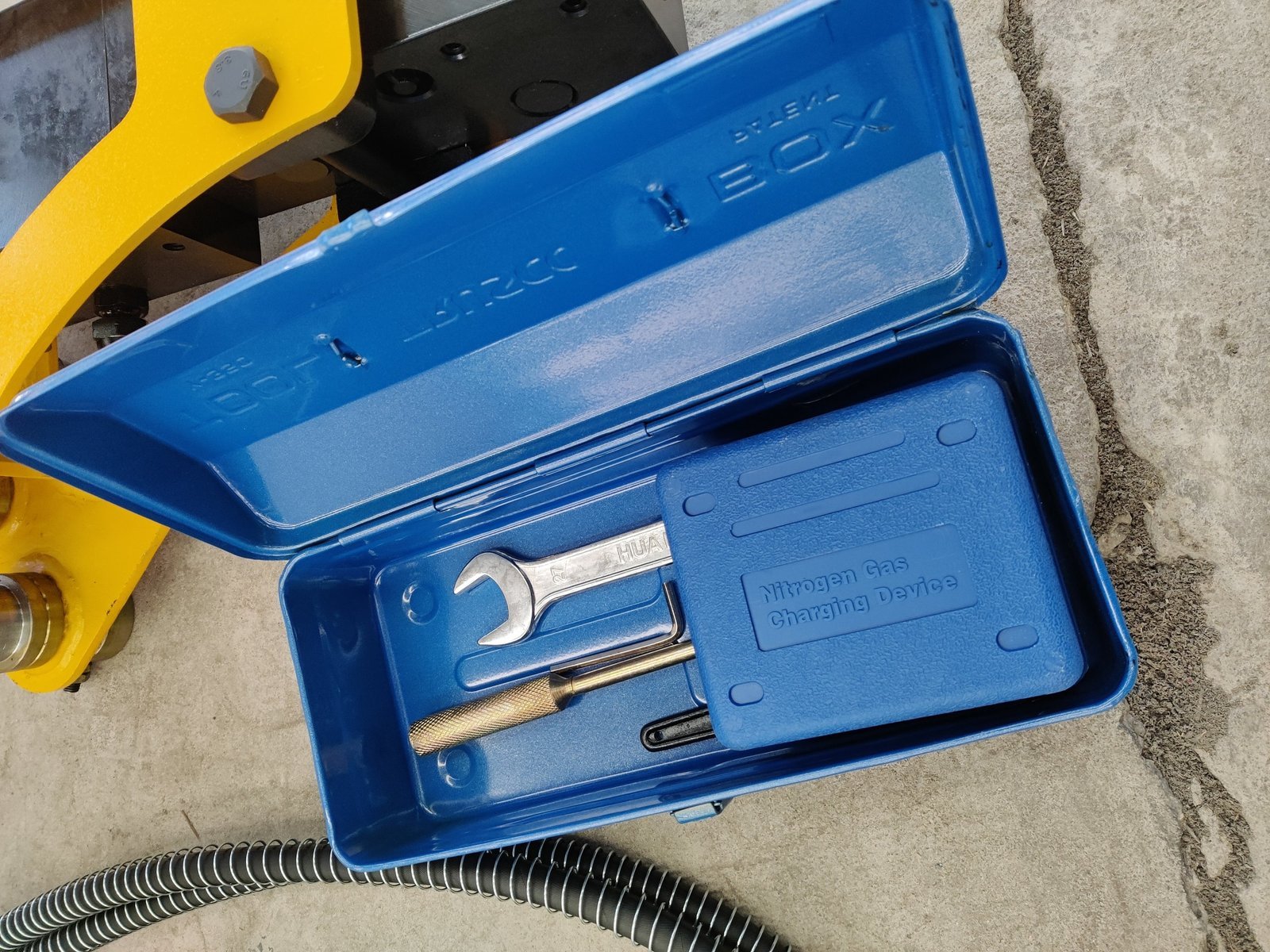 TYPHON Attachments Hydraulic Break Hammer Attachment for Mini Digger USA - Image 10