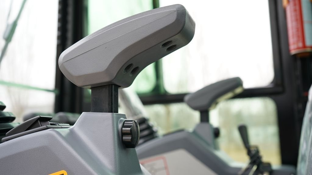 2025 4000 lb TYPHON TERROR XVII Cabin Mini Excavator Rubber Track with Kubota D902 Diesel Engine USA - Image 11