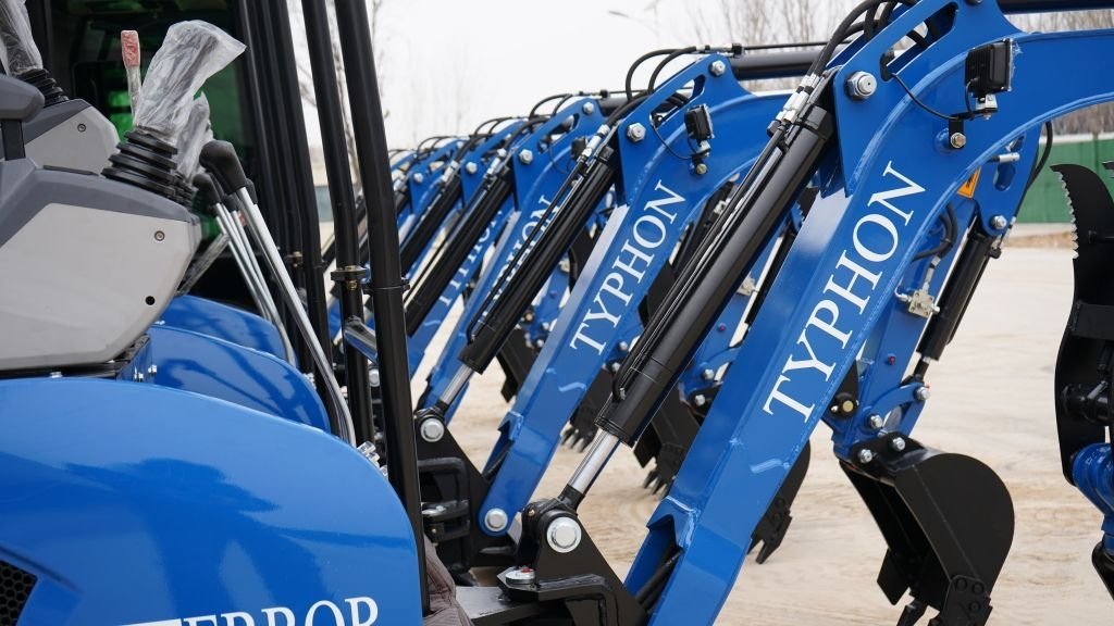 2025 4000 lb TYPHON TERROR XVII Cabin Mini Excavator Rubber Track with Kubota D902 Diesel Engine USA - Image 6