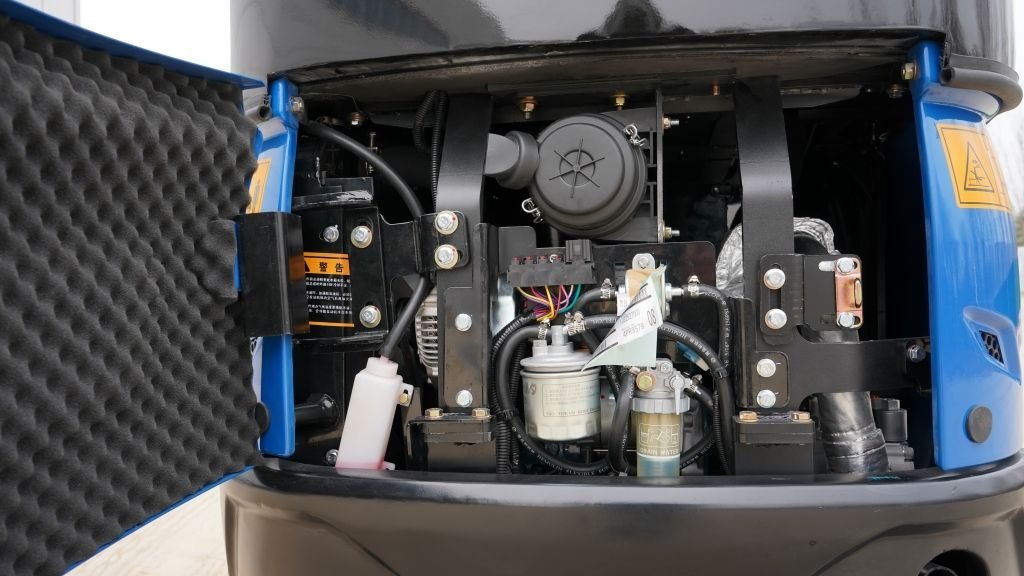 2025 3800 lb TYPHON TERROR XVII Mini Excavator Rubber Track with Kubota D902 Diesel Engine USA - Image 4