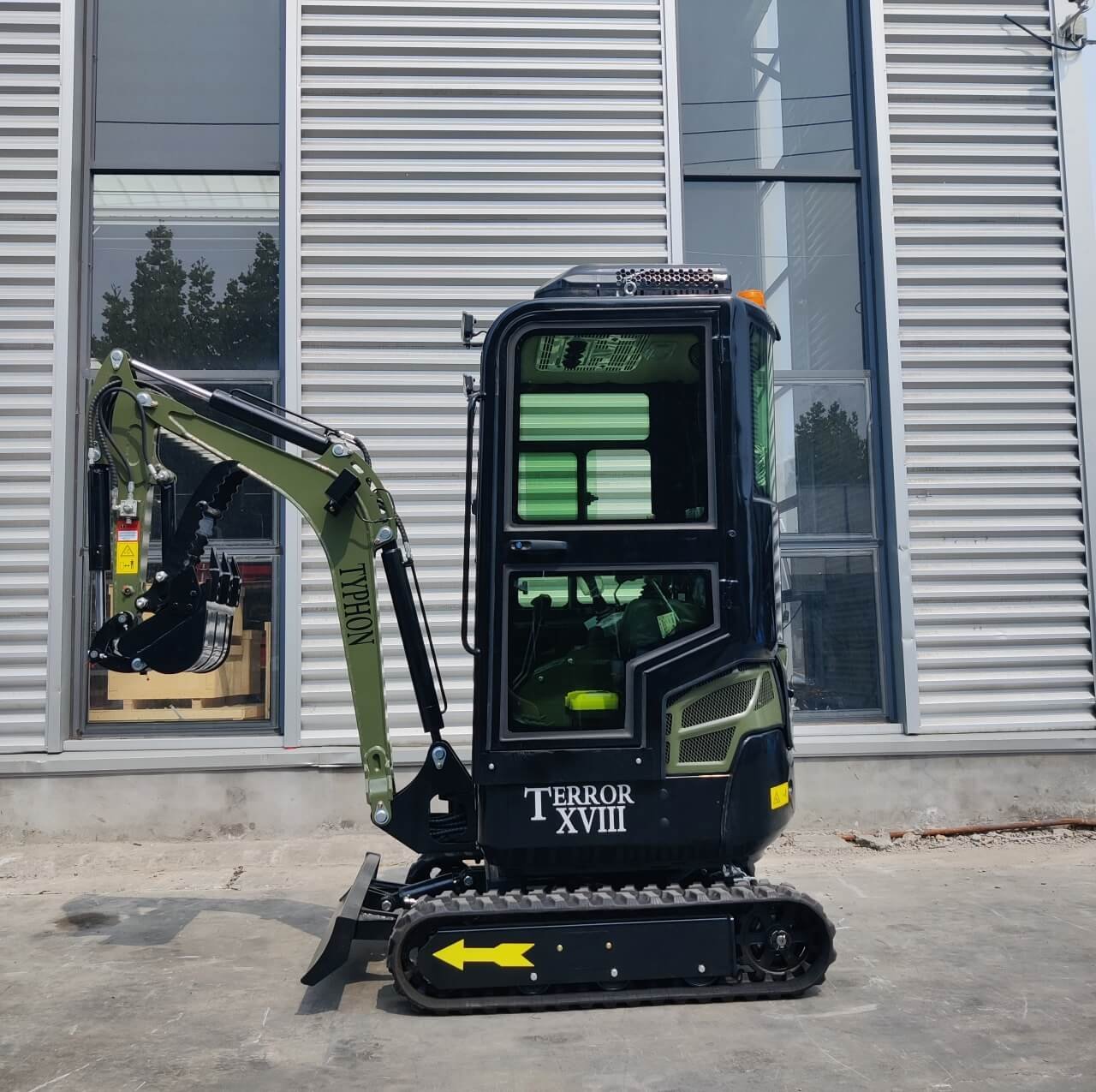 Green TYPHON TERROR XVIII Prestige 2 Ton Mini Excavator KUBOTA Diesel Engine USA - Image 6