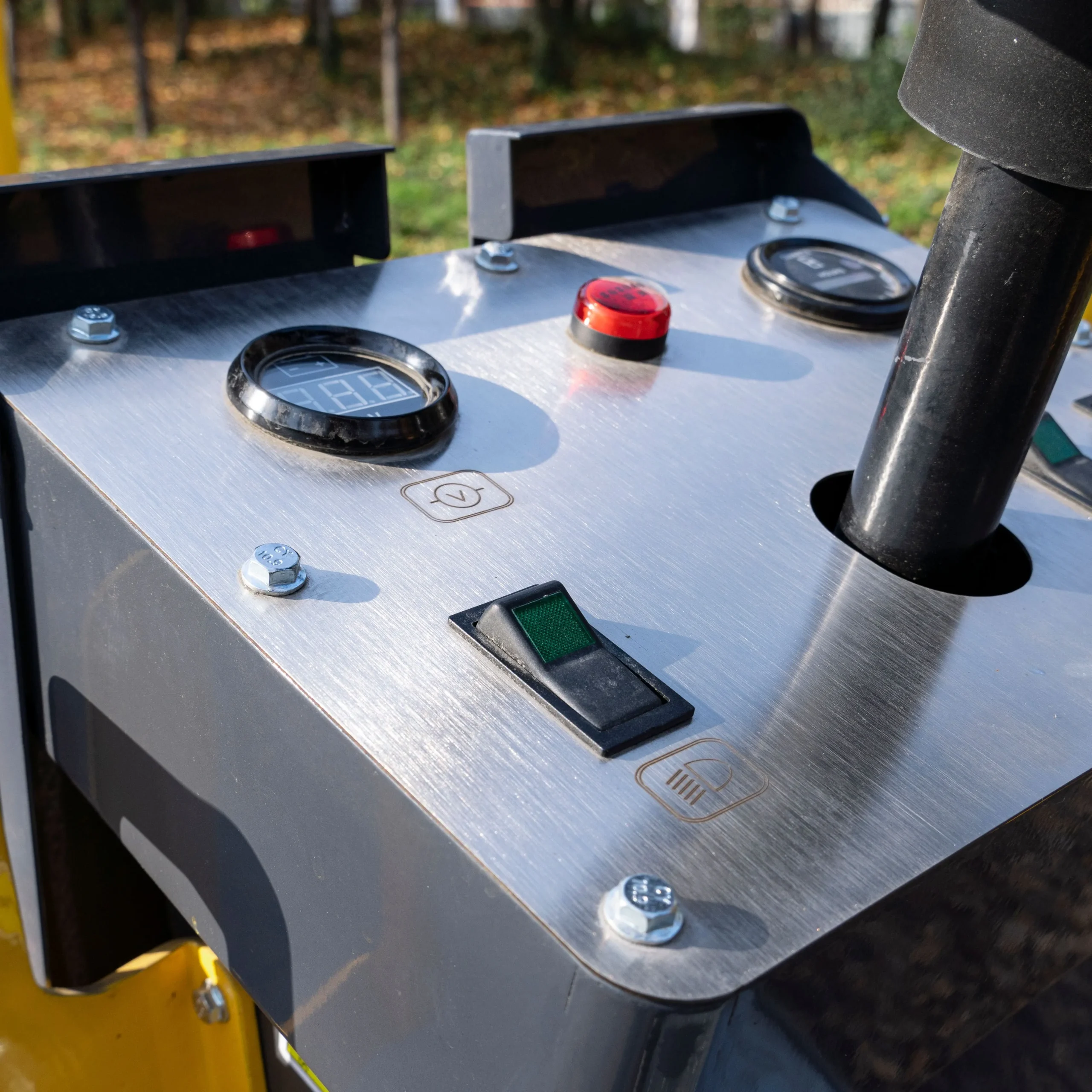 TYPHON FURY 15 Mini Road Roller 1.5Ton 13.5 hp B&S Gas Engine Hydraulic Steering - Image 24