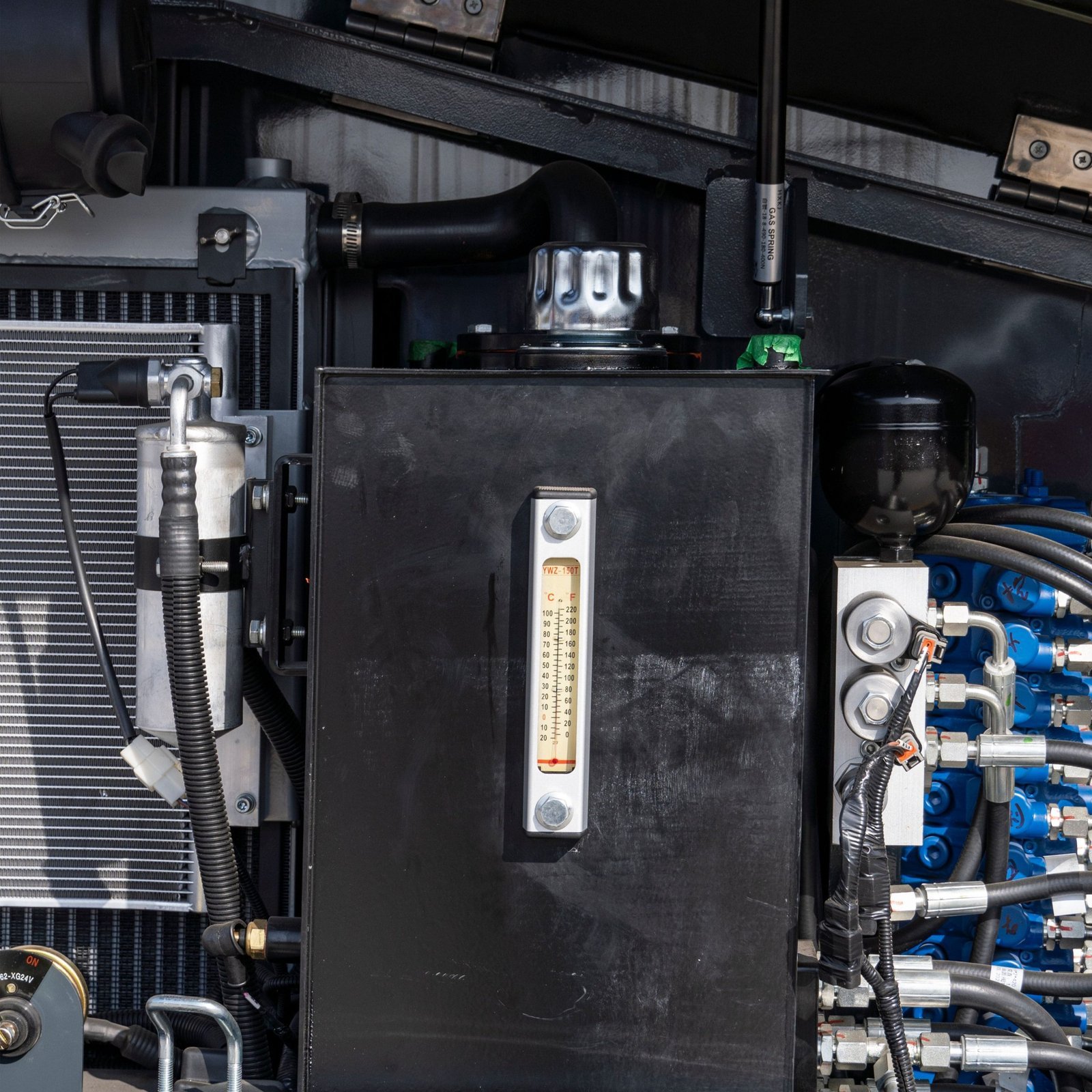 TYPHON KUVUO 4.0 four ton cabin mini excavator w Kubota D1703 Diesel engine Metal Tracks, Boom Swing, AC Heater, Hydraulic Control - Image 24