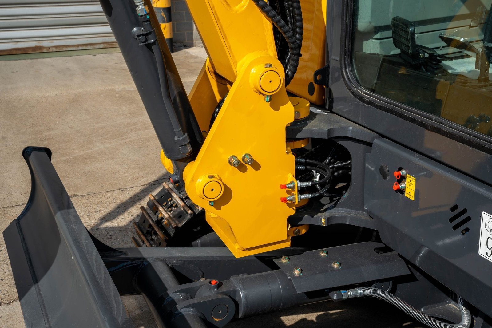 TYPHON NAGA 4.0 Mini Excavator w 4 Ton 24.4hp Yanmar Diesel Engine Metal Track ISO SAE control switch, AC Heater Cabin, 2 Travel Speed - Image 20