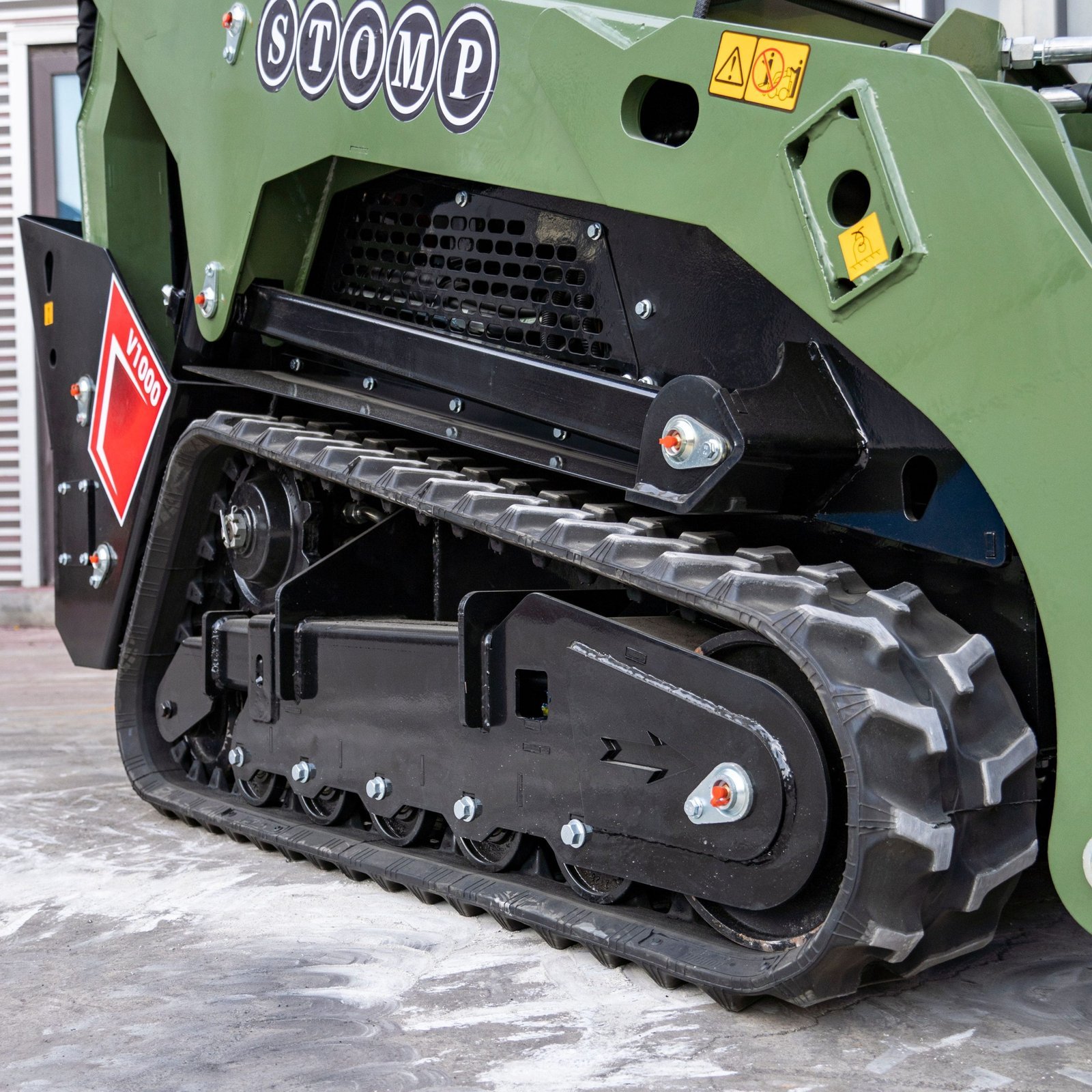 TYPHON Stomp V1000 24HP Kubota D1105 Water Cooled Diesel Skid Steer Pilot Control - Image 23