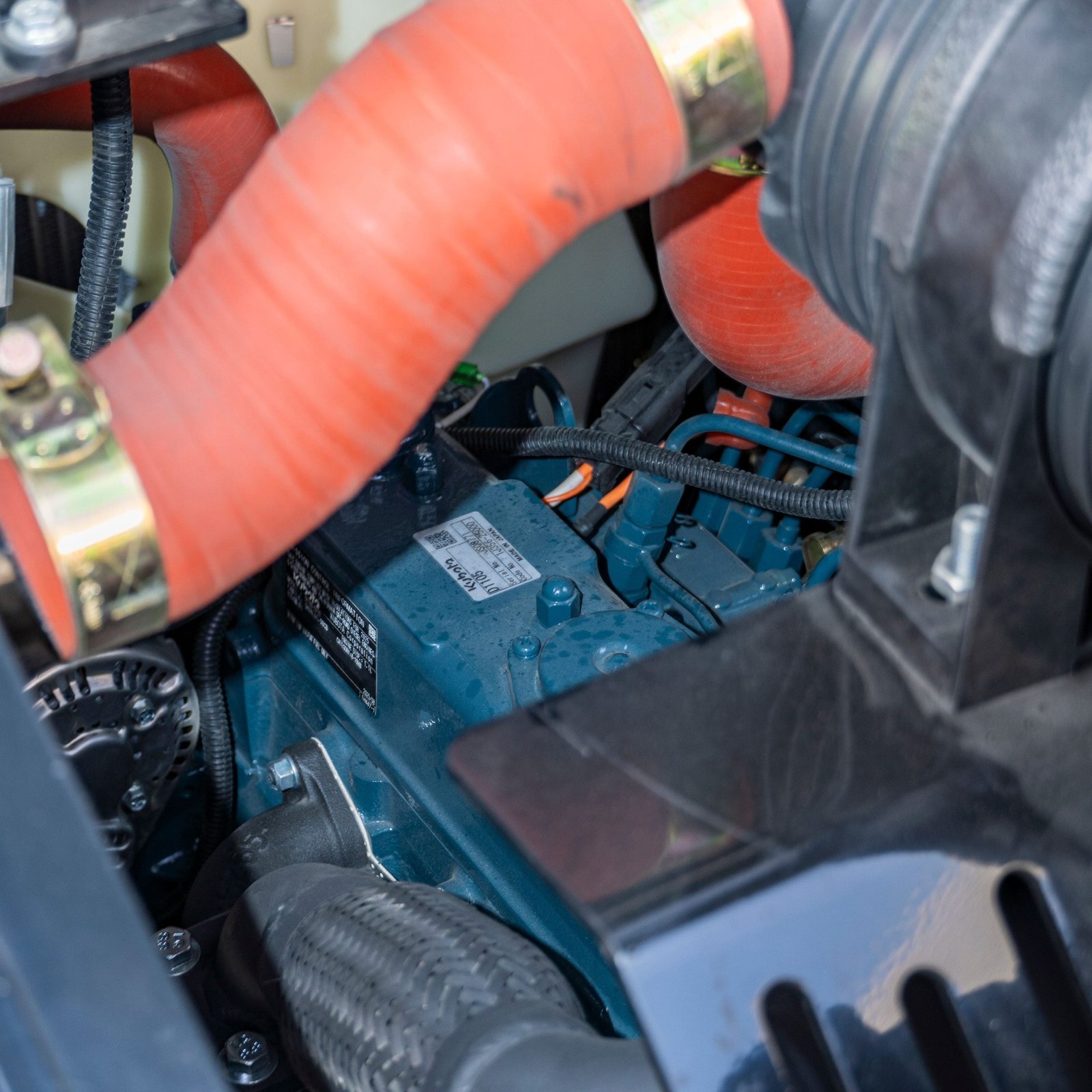 TYPHON Stomp V1000 24HP Kubota D1105 Water Cooled Diesel Skid Steer Pilot Control - Image 26