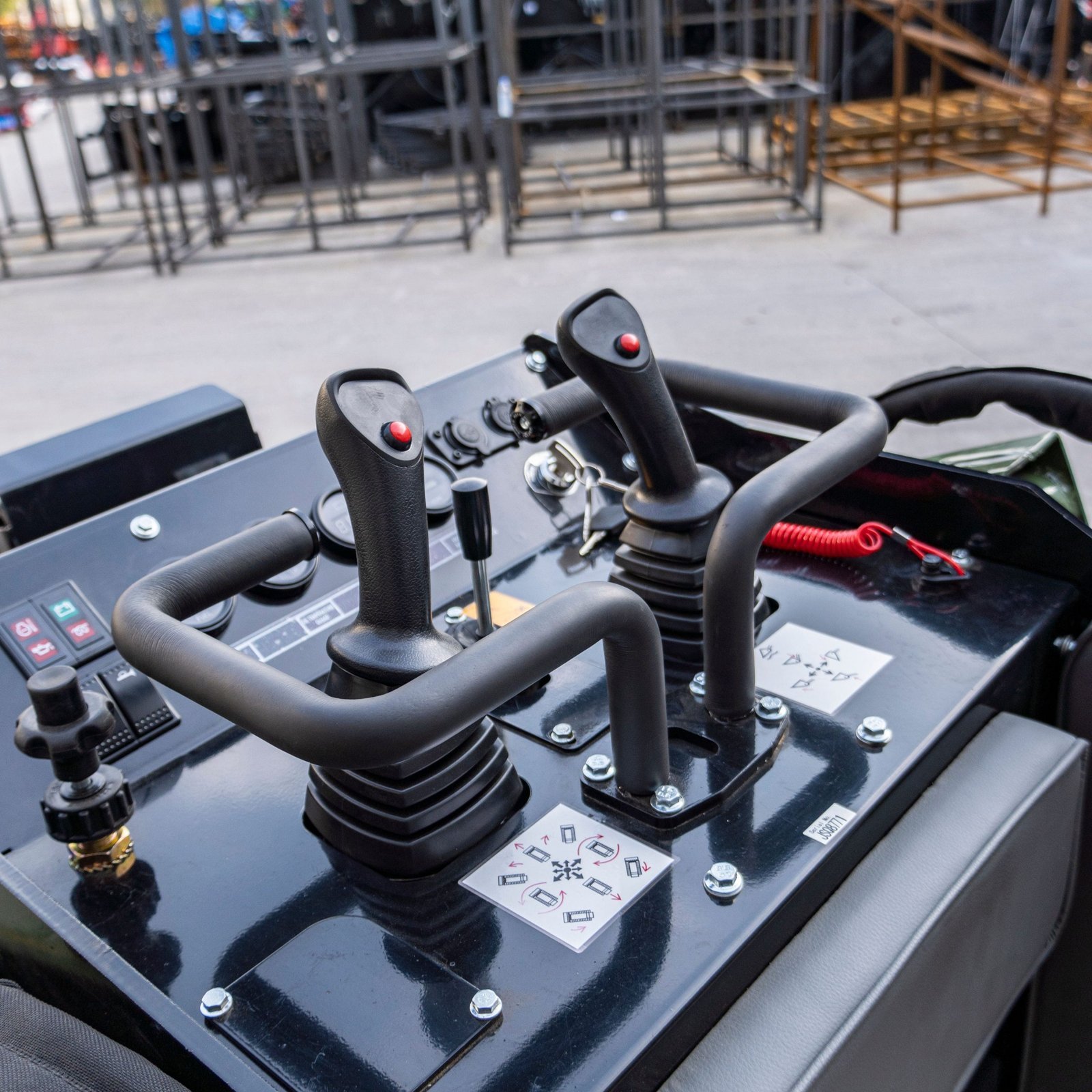 TYPHON Stomp V1000 24HP Kubota D1105 Water Cooled Diesel Skid Steer Pilot Control - Image 27