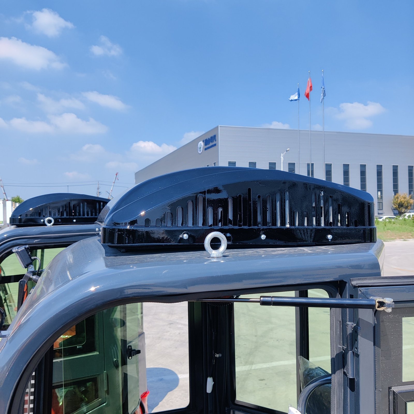 TYPHON TERROR XVIII Prestige 2 Ton Mini Excavator, KUBOTA D902 Diesel Engine USA - Image 6