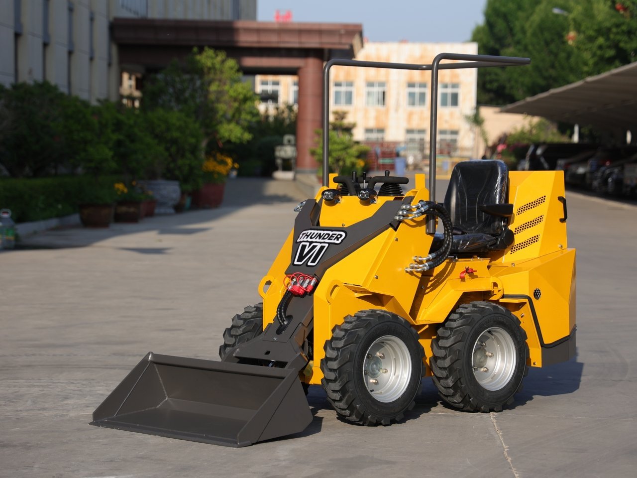 TYPHON Thunder VI 23hp EPA B&S Engine Wheel Loader USA - Image 5