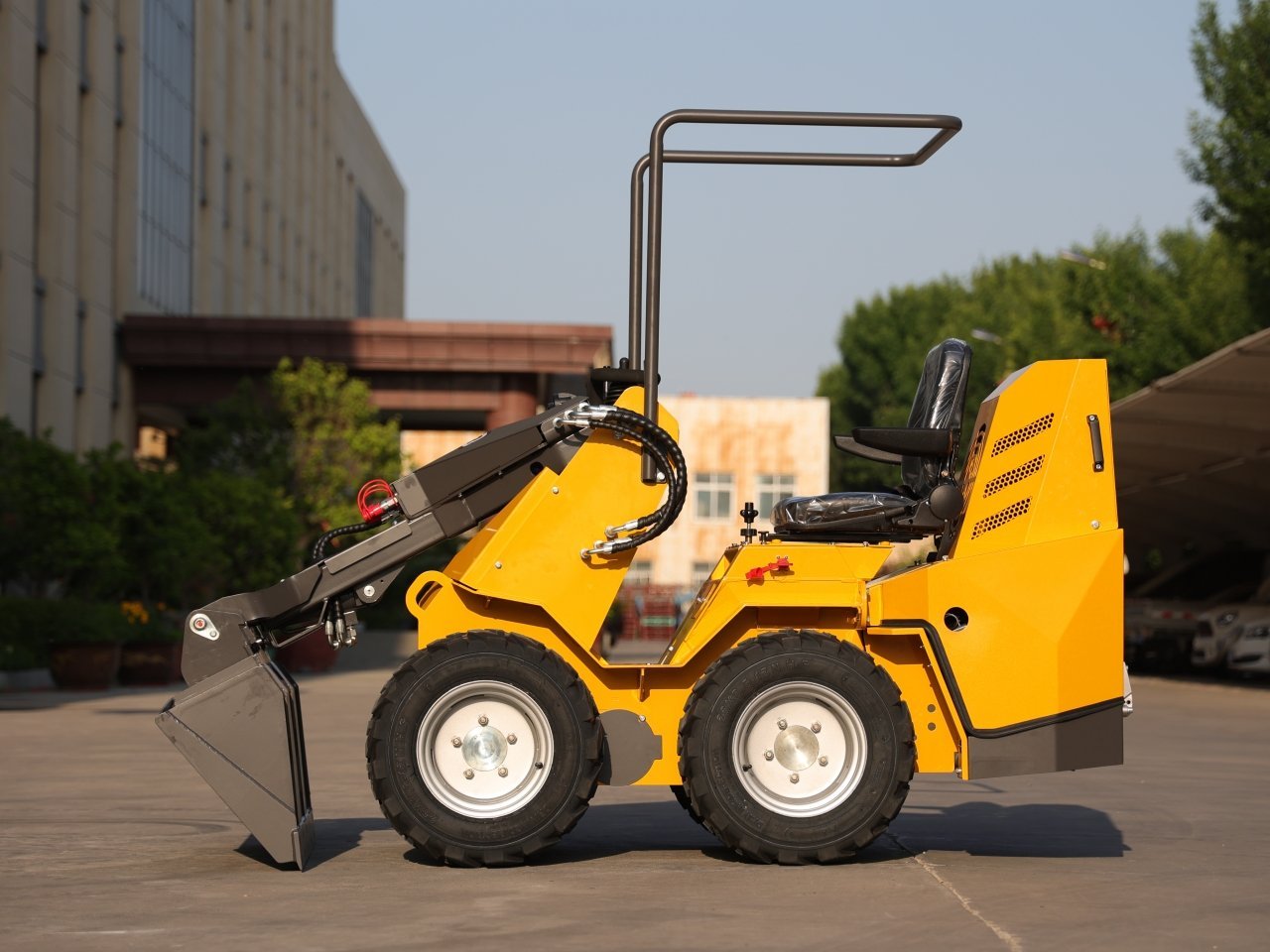 TYPHON Thunder VI 23hp EPA B&S Engine Wheel Loader USA - Image 7