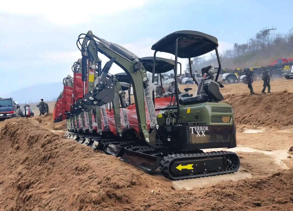 2025 4,000 lb Green TYPHON TERROR XX Mini Excavator Rubber Track with Kubota D902 Diesel Engine USA